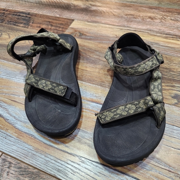 Old School Teva Floral Sandals - Picture 1 of 5